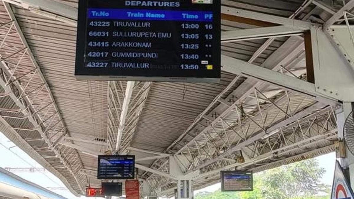 https://th-i.thgim.com/public/news/national/tamil-nadu/88okg2/article70625383.ece/alternates/LANDSCAPE_1200/Digital%20boards%20sub%20urban%20trains.jpeg
