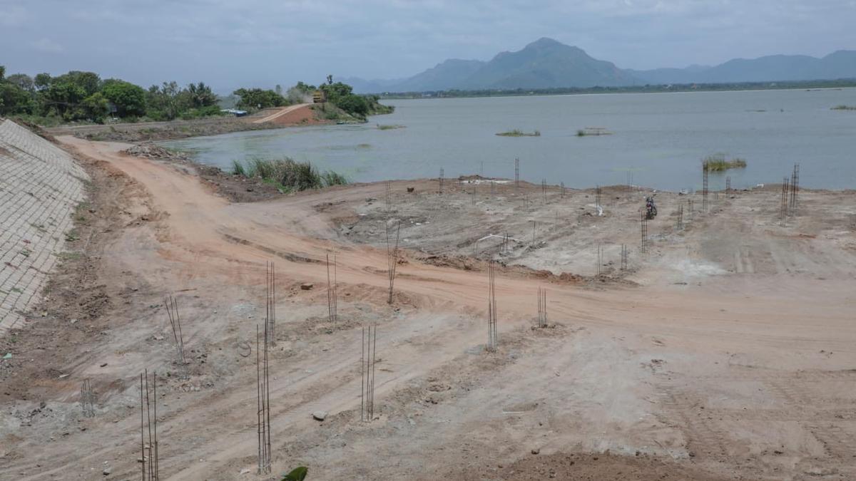 Rejuvenation of Saduperi irrigation tank near Vellore on fast track