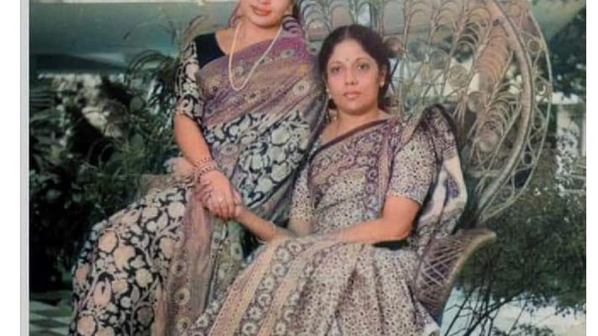 Fact check: This old photo does not show Jayalalithaa with Nirmala Sitharaman