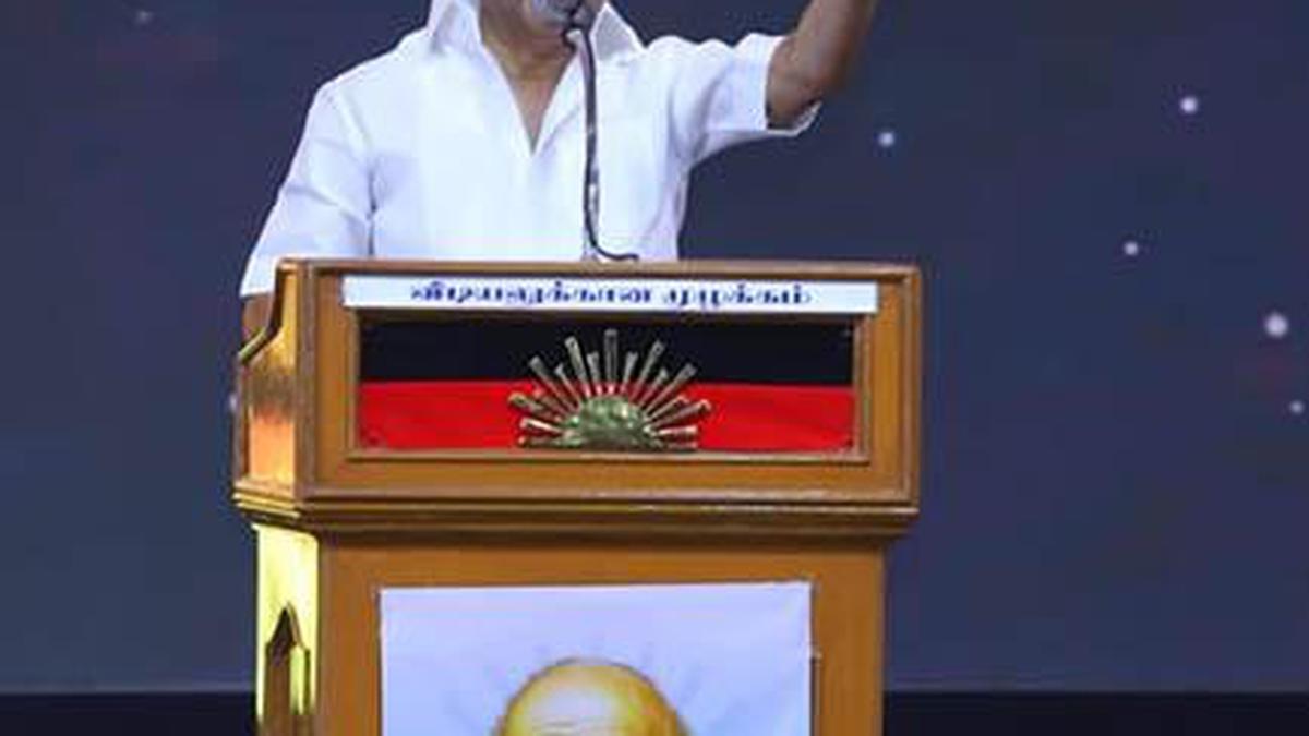 Stalin promises ₹1,000 a month for housewives