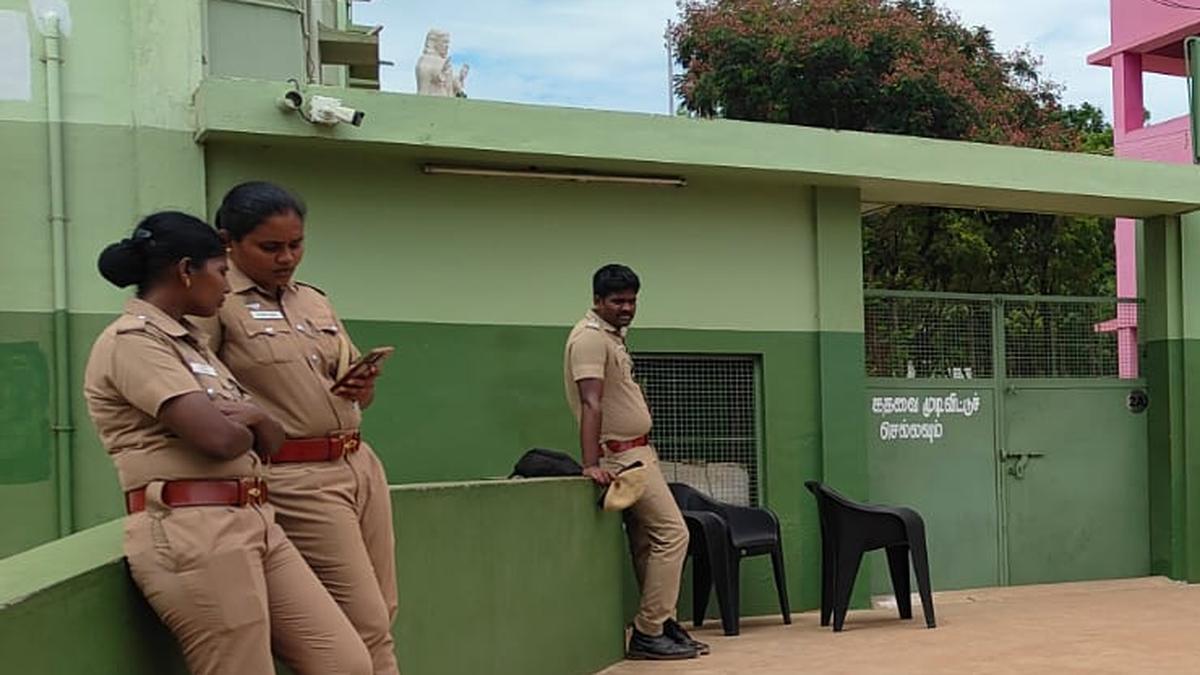 Petrol bombs hurled at school vehicles after class X student’s death in Tirunelveli