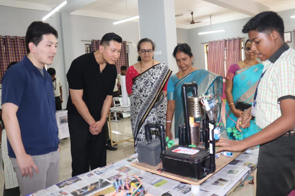 thehindu.com - The Hindu Bureau - Japanese academicians visit Vedavalli Vidyalaya in Ranipet