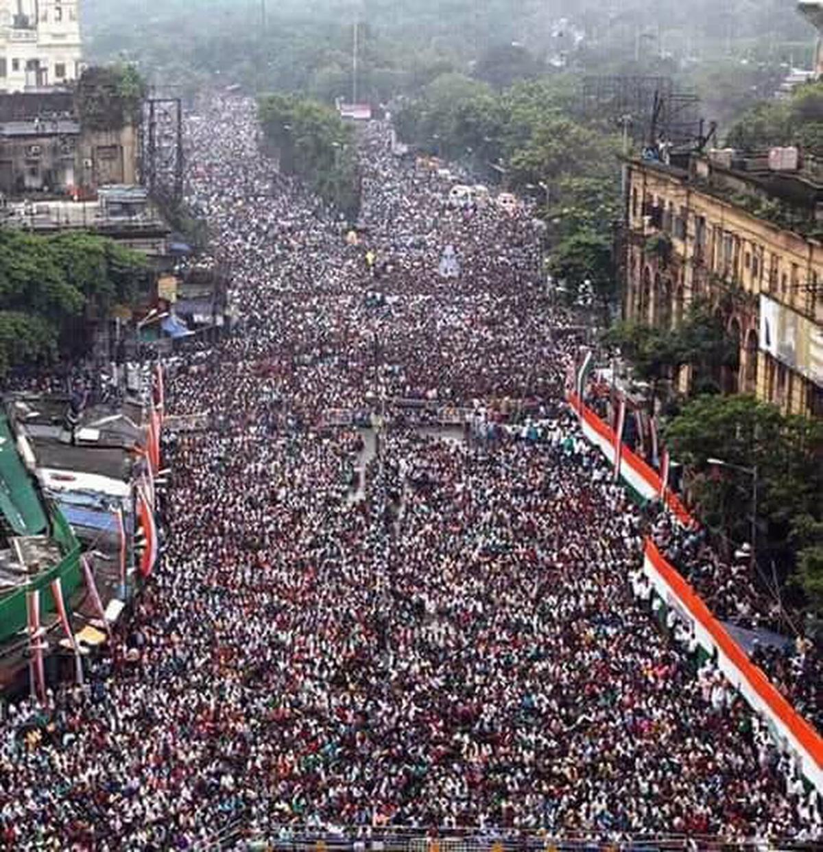 Fact check: Photo of Mamata’s 2017 rally passed off as AAP ‘roadshow’ for Gujarat Assembly poll