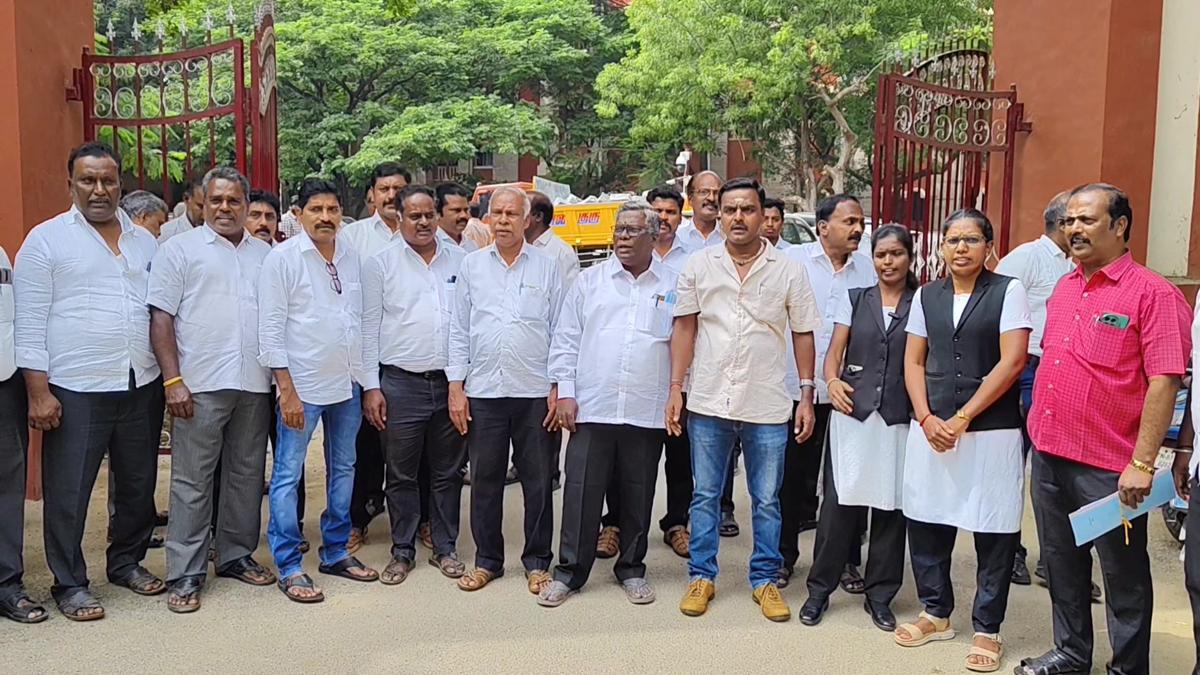 Litigants affected as advocates stayed away from court proceedings in Vellore, nearby districts