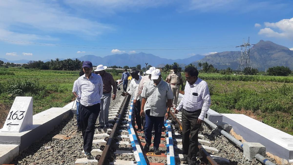 Commissioner of Railway Safety inspects Theni - Bodi railway line