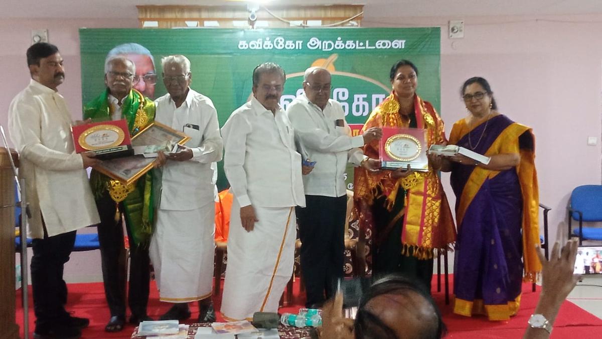 Author and DMK MP Salma, ‘Ervadi’ S. Radhakrishnan receive Kaviko award in Vellore