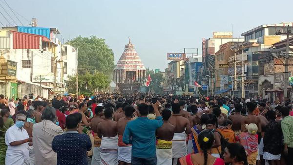 Hundreds of devotees witness car festival of Natarajar temple in