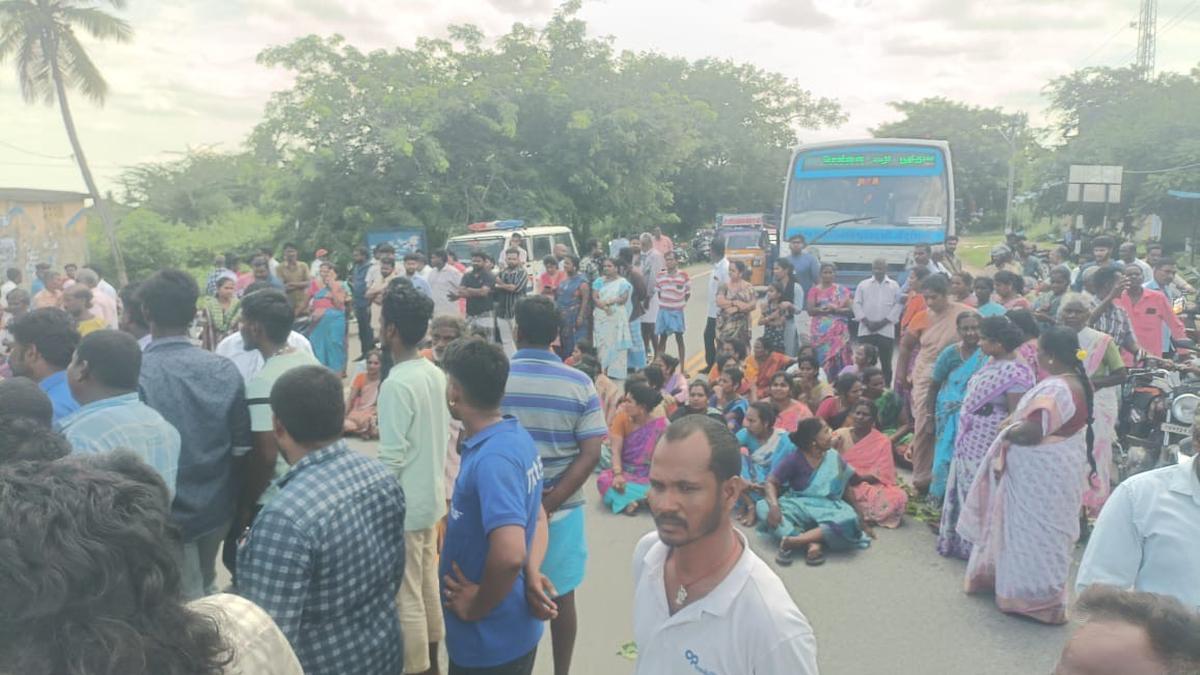Residents block Arcot-Arani Main Road to protest boy’s death in classroom