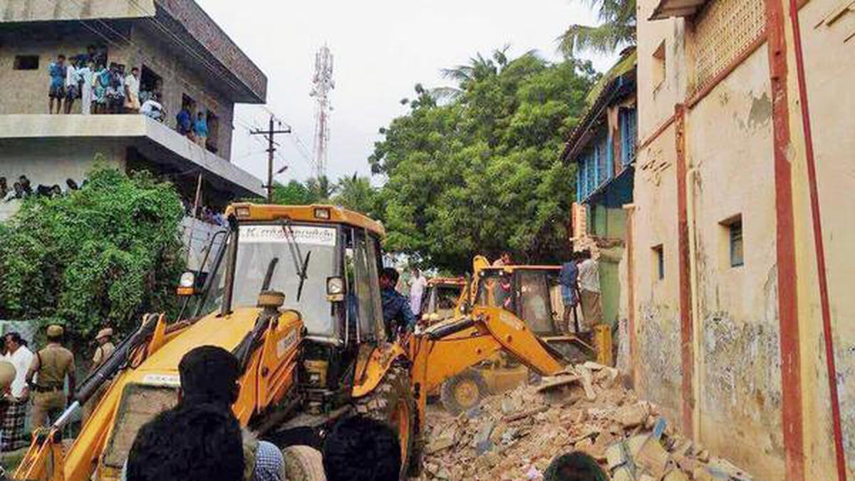 Porayar depot roof collapse: It was an accident waiting to happen, say ...