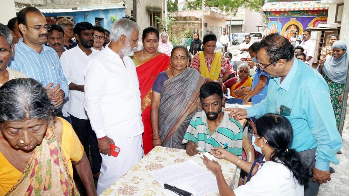 Chennai Rains | T.N. Minister Sekarbabu inaugurates special medical camps in city