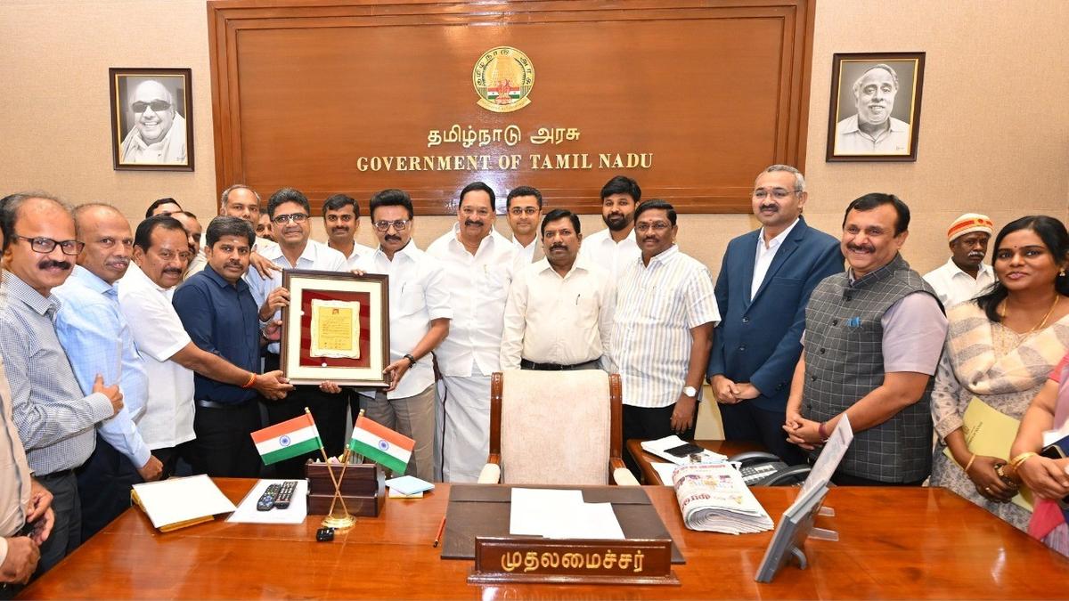 Representatives of textile industry and traders’ bodies meet Chief Minister M.K. Stalin