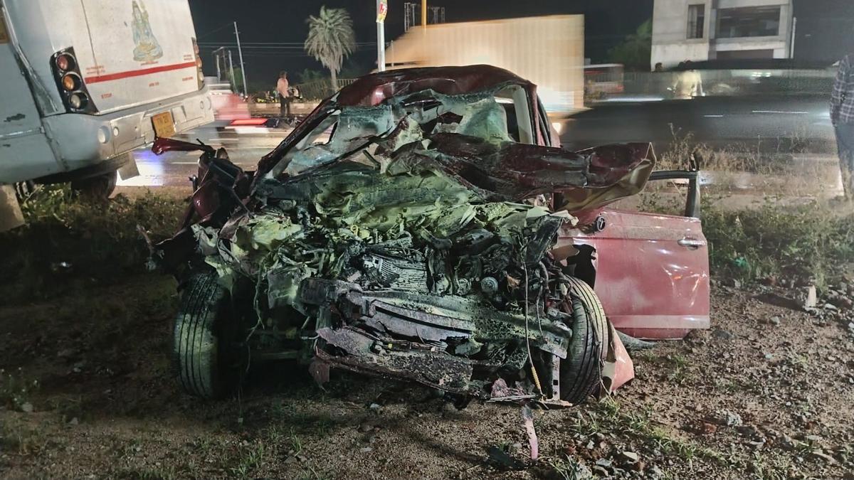 Three persons killed, six injured in car-van collision on Chennai - Bengaluru Highway in Ranipet