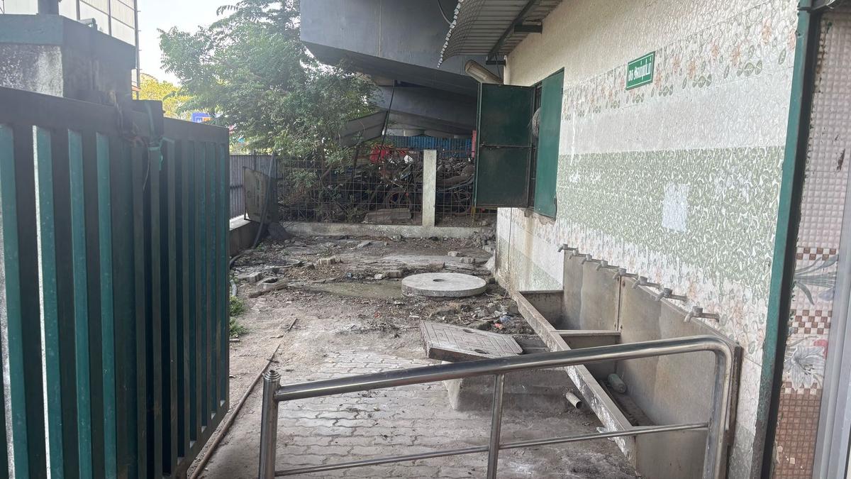 Wastewater from Amma Canteen causes hardship to pedestrians