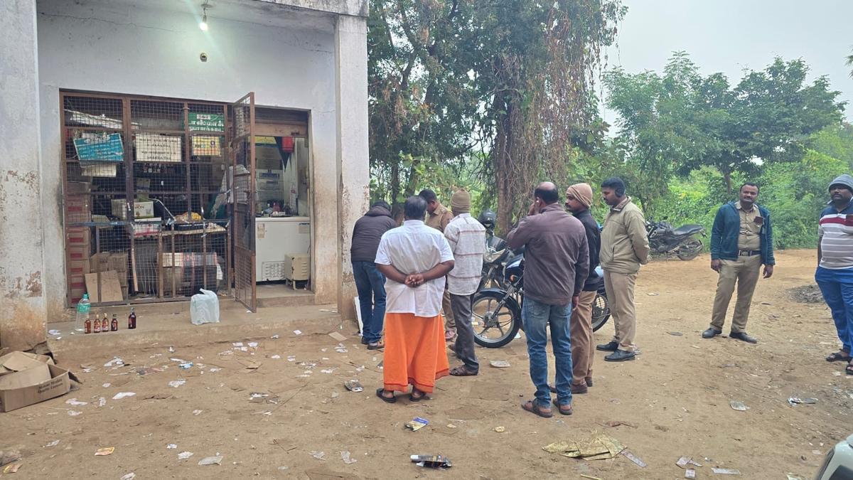 Burglars decamp with 600 liquor bottles, cash from two Tasmac outlets