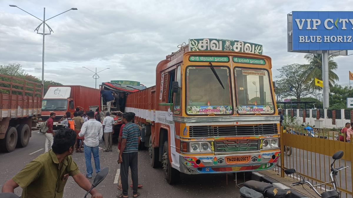 Eight persons injured in bus-lorry collision near Vellore