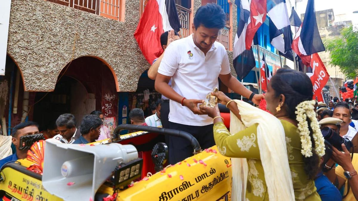 Braving heat, leaders hit the streets in city as poll battle intensifies