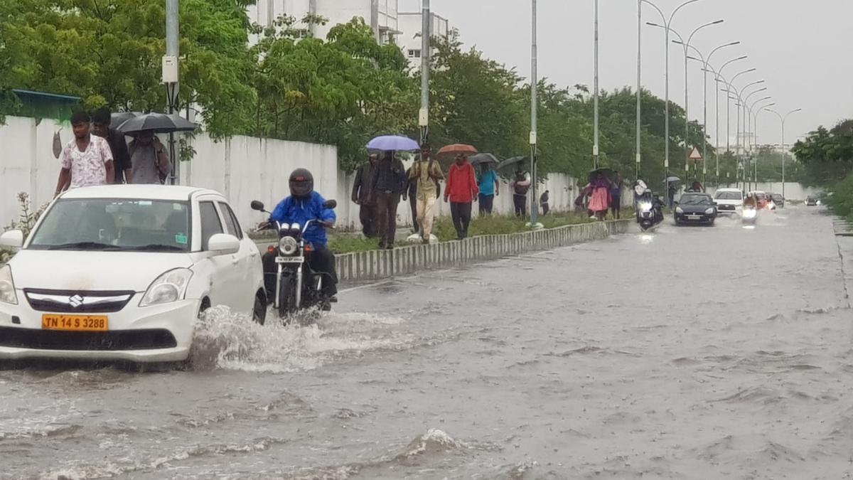 Chennai Rains | Downpour Affects Office-goers - The Hindu