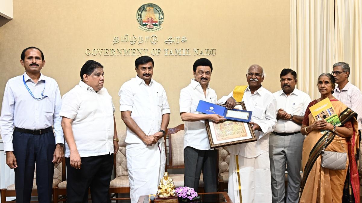 M. Selvarasan receives Kalaignar M. Karunanidhi Semmozhi Tamil Award