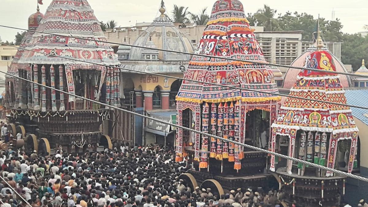 Thousands of devotees witness car festival of Natarajar temple in