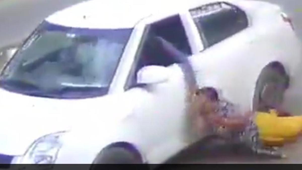 Woman escapes being run over as car-borne men attempt to snatch her chain in Coimbatore