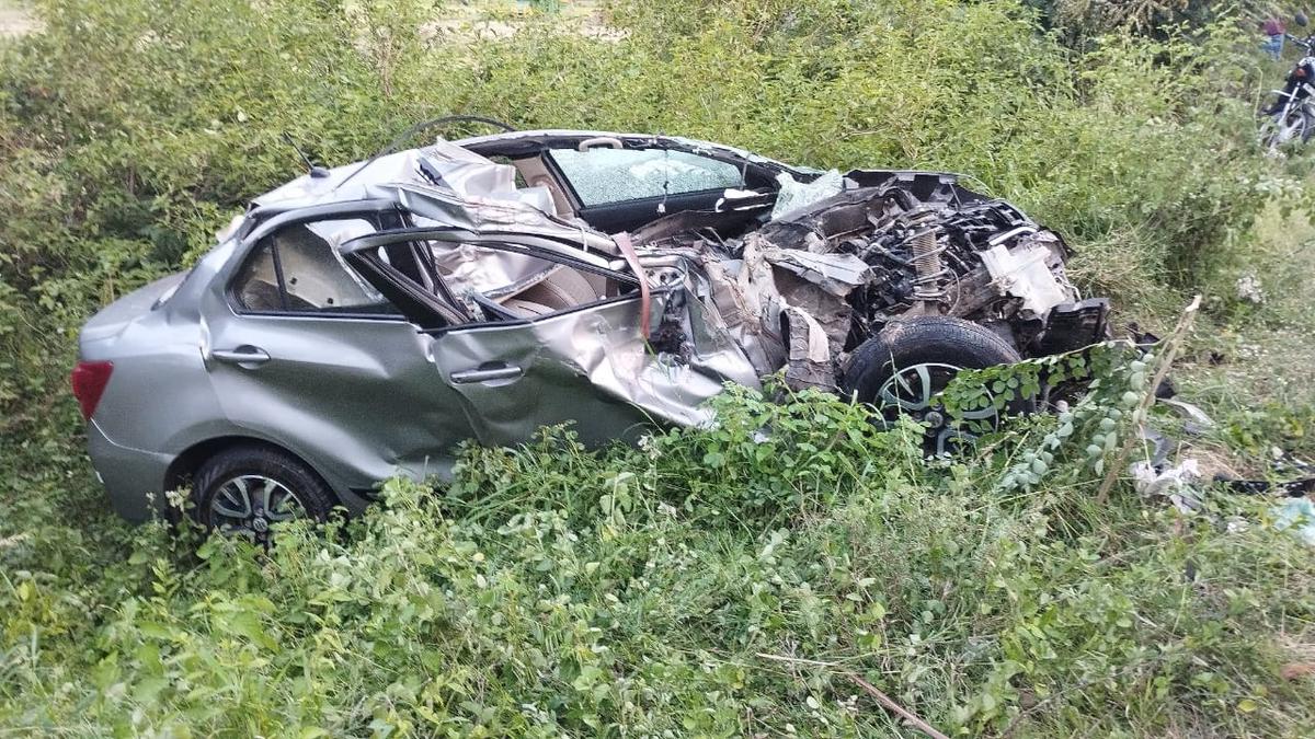 Two killed and one injured in road accident on Chittoor-Cuddalore Highway near Arani