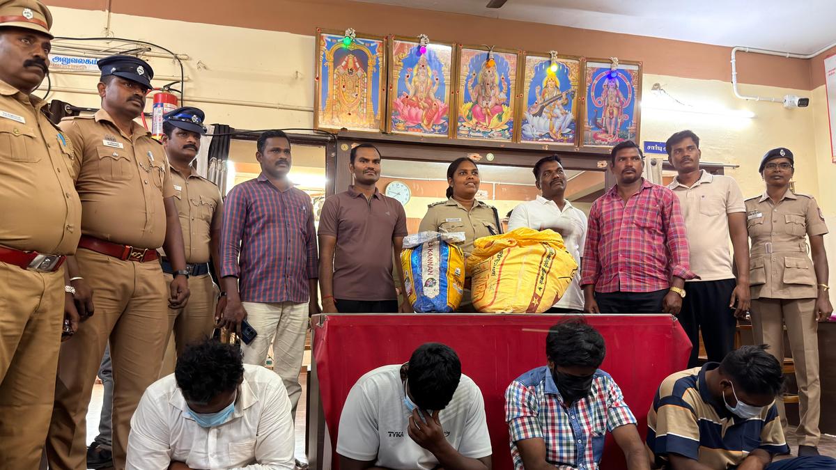 Gang arrested for looting 15 kg silver ornaments from jewellery merchant