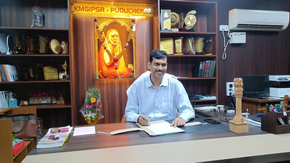 Sasi Kanta Dash takes charge as Director of Kanchi Mamunivar Centre