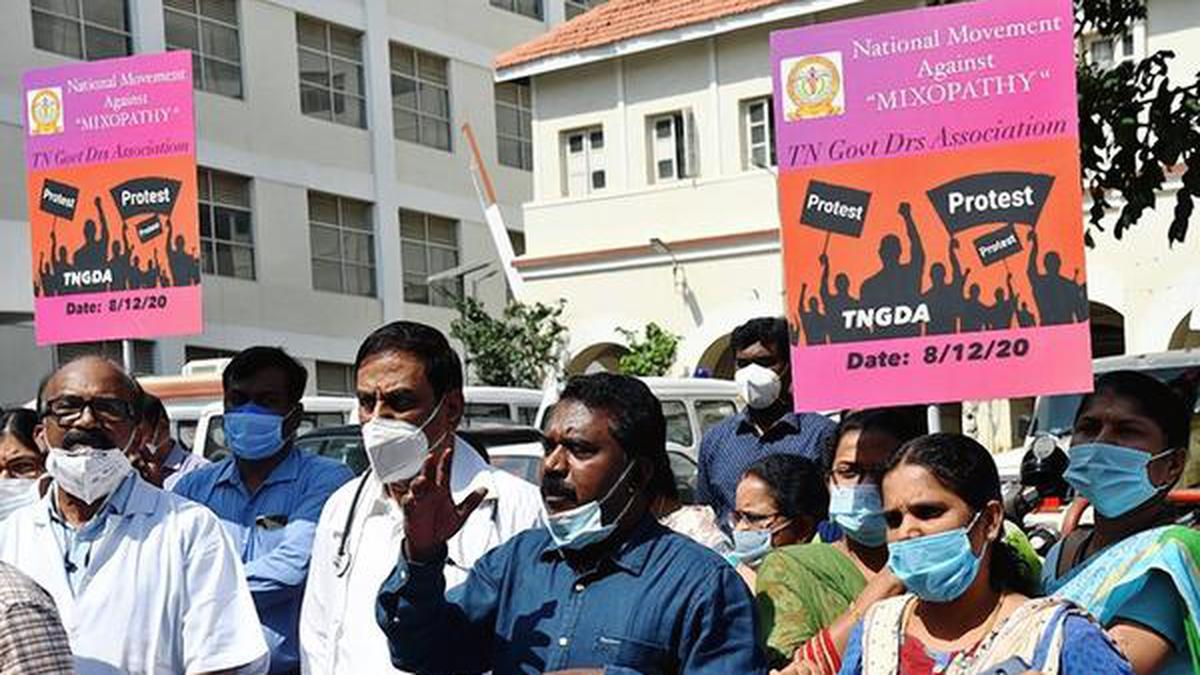 Doctors Stage State-wide Protests Against ‘mixopathy’ - The Hindu