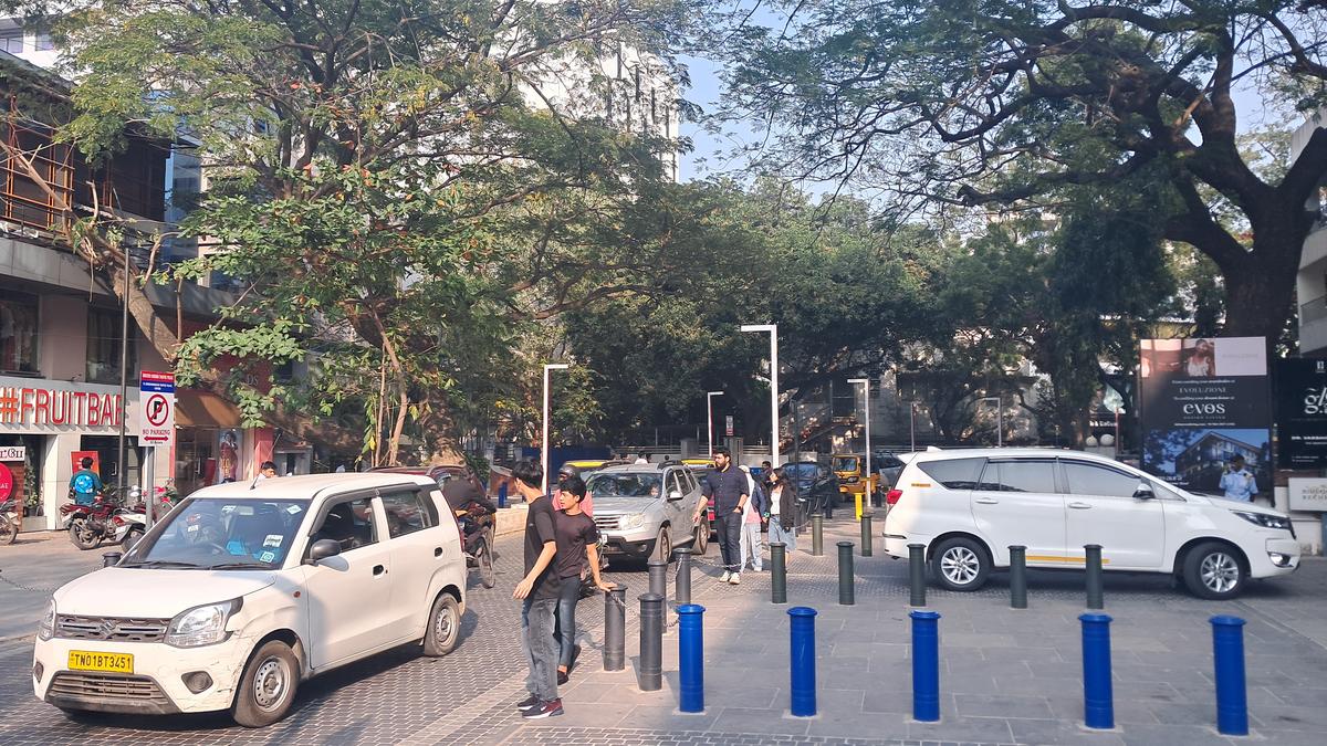 KNK Road goes pedestrian; traffic, parking chaos hit Wallace Garden and Rutland Gate