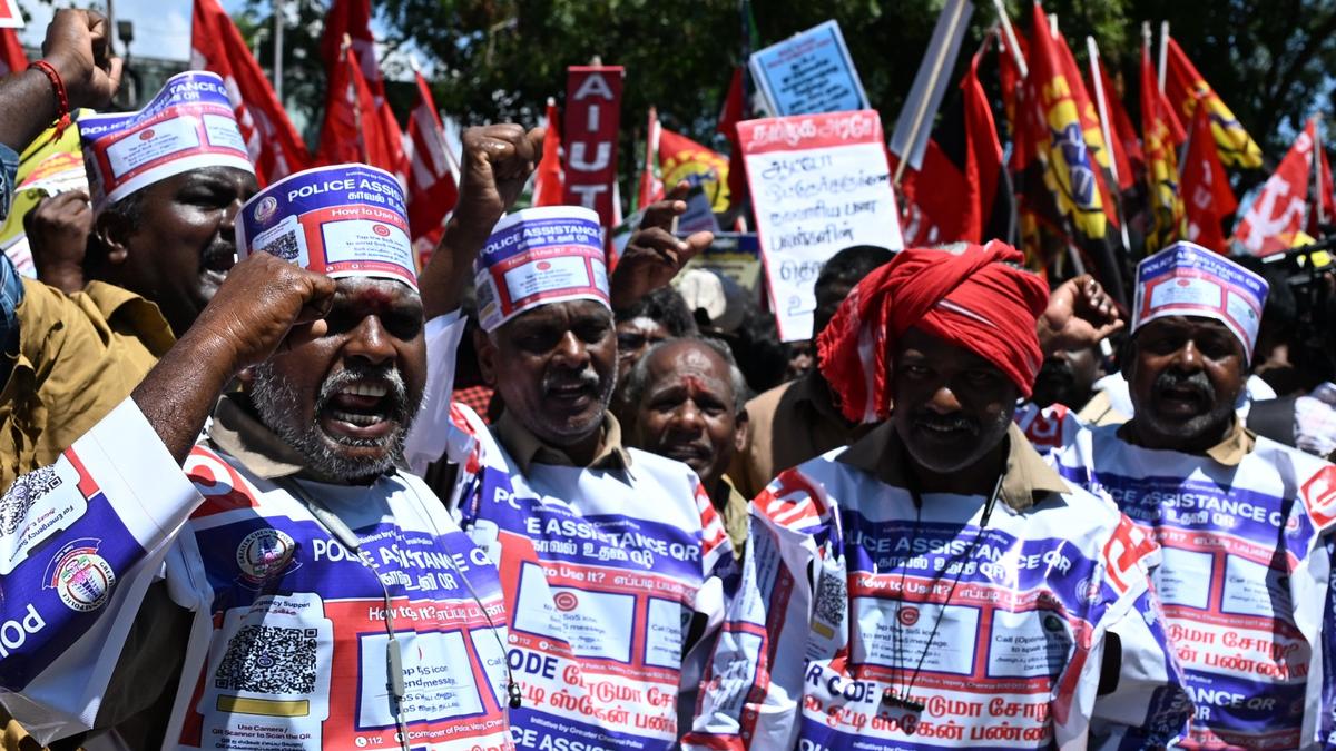 Chennai autorickshaw drivers’ unions stage protest demanding revision of fares