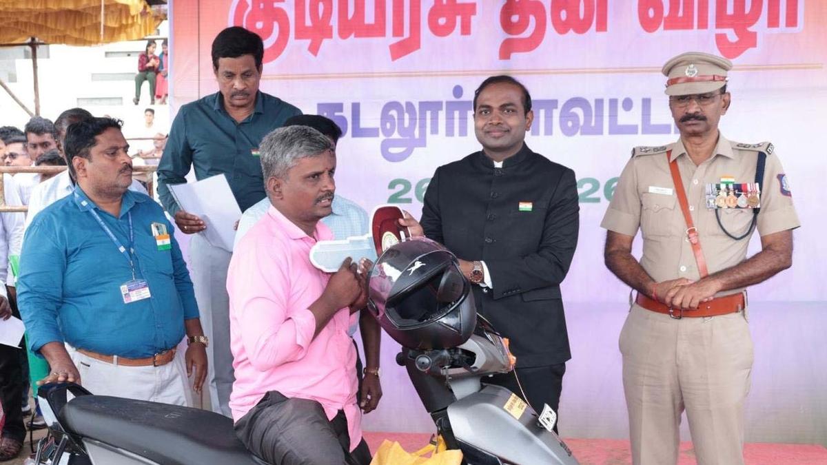 Republic Day celebrated with patriotic fervour in Cuddalore, Villupuram, Kallakurichi