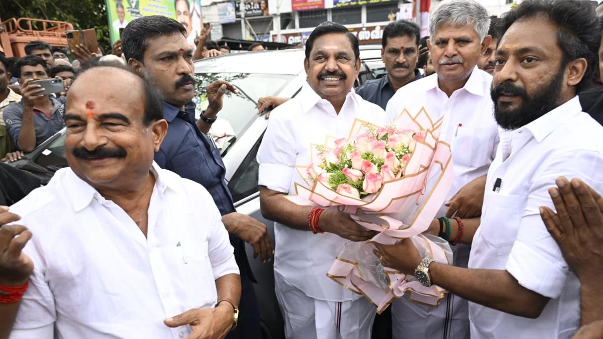 AIADMK cadre give warm welcome to Palaniswami in Sengottaiyan’s turf Gobichettipalayam