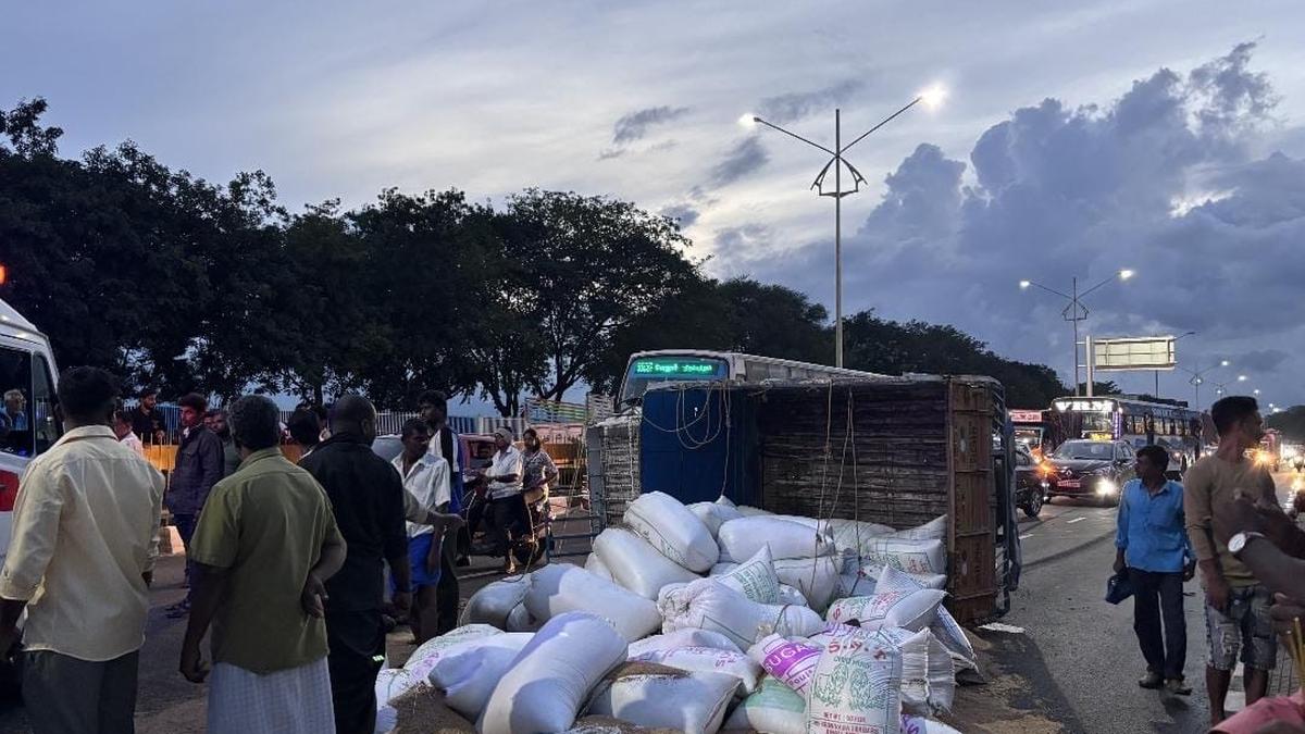 Three injured after van overturns in Vellore