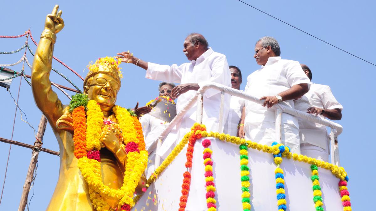 U.T. CM pays floral tribute to MGR on his birth anniversary