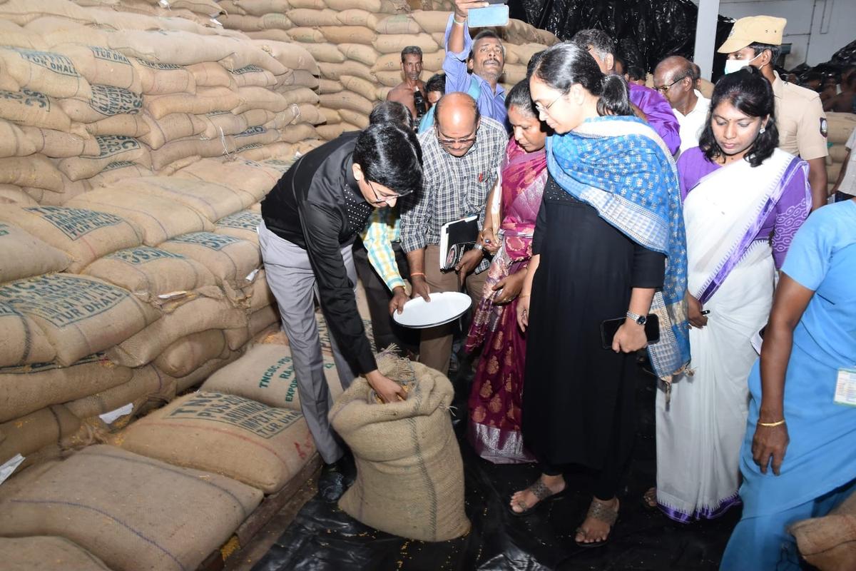 No compulsion to link family cards with bank accounts: Food Secretary