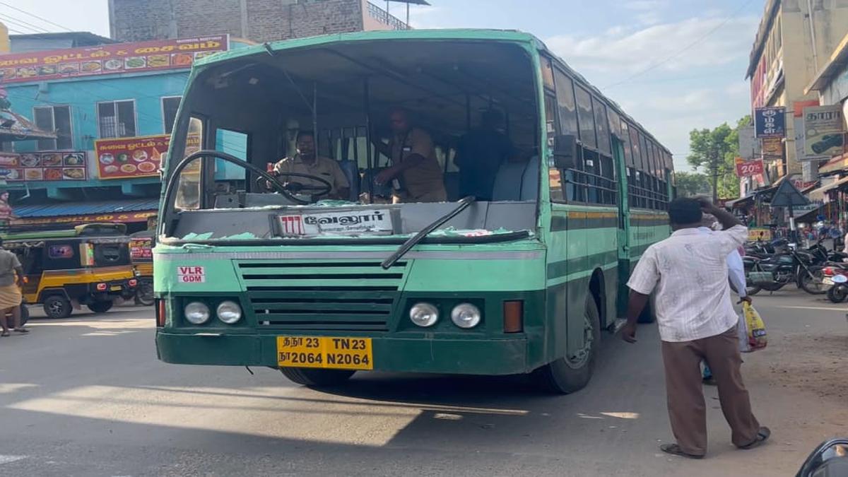 TNSTC bus damaged in stone pelting near Walajah in Ranipet