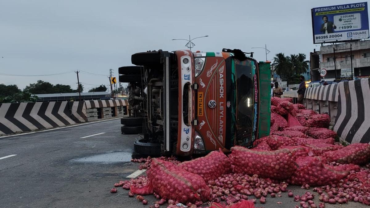 Lorry topples on Chennai-Bengaluru Highway in Ambur