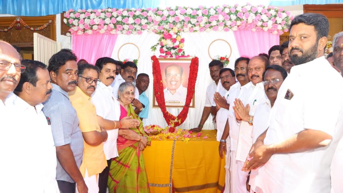 DMK pays homage to former CM