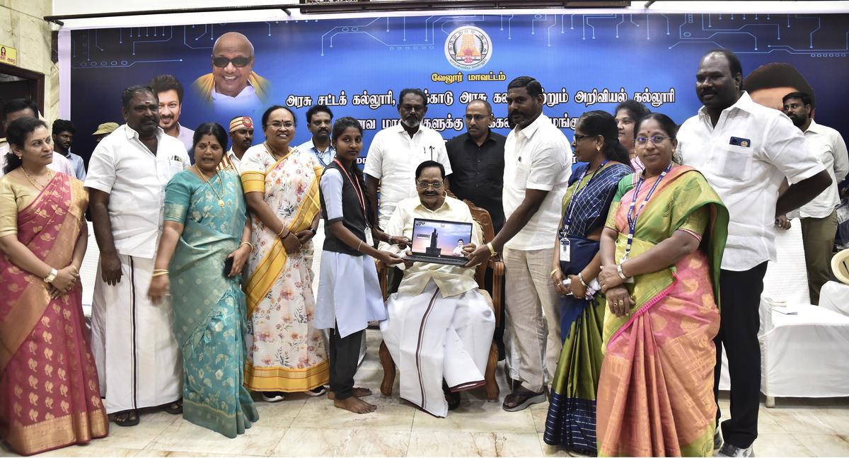 thehindu.com - The Hindu Bureau - Minister Duraimurugan distributes free laptops for students at Katpadi