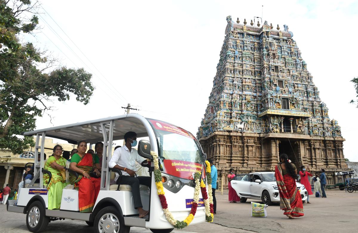 HC orders ban on usage of mobile phones in T.N. temples
