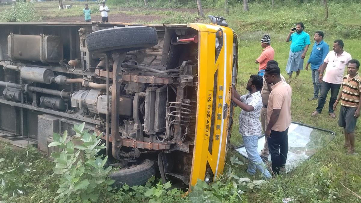 Class 5 student injured as school van overturns in Tirupattur 