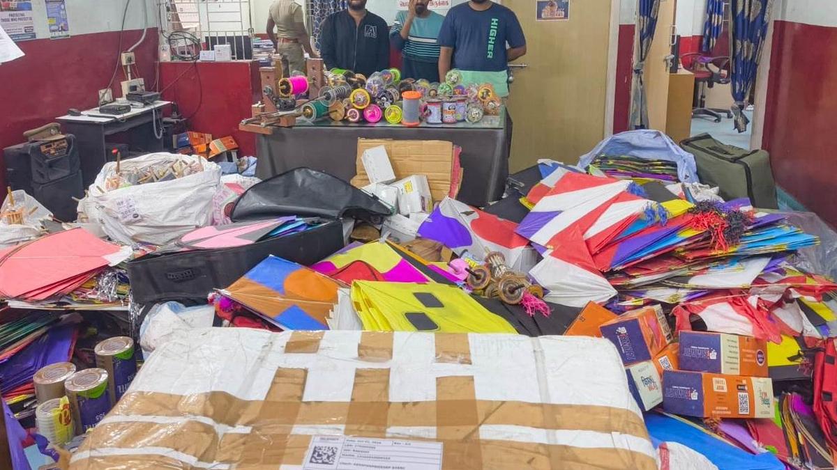 Three arrested for selling kites with ‘manja’ threads