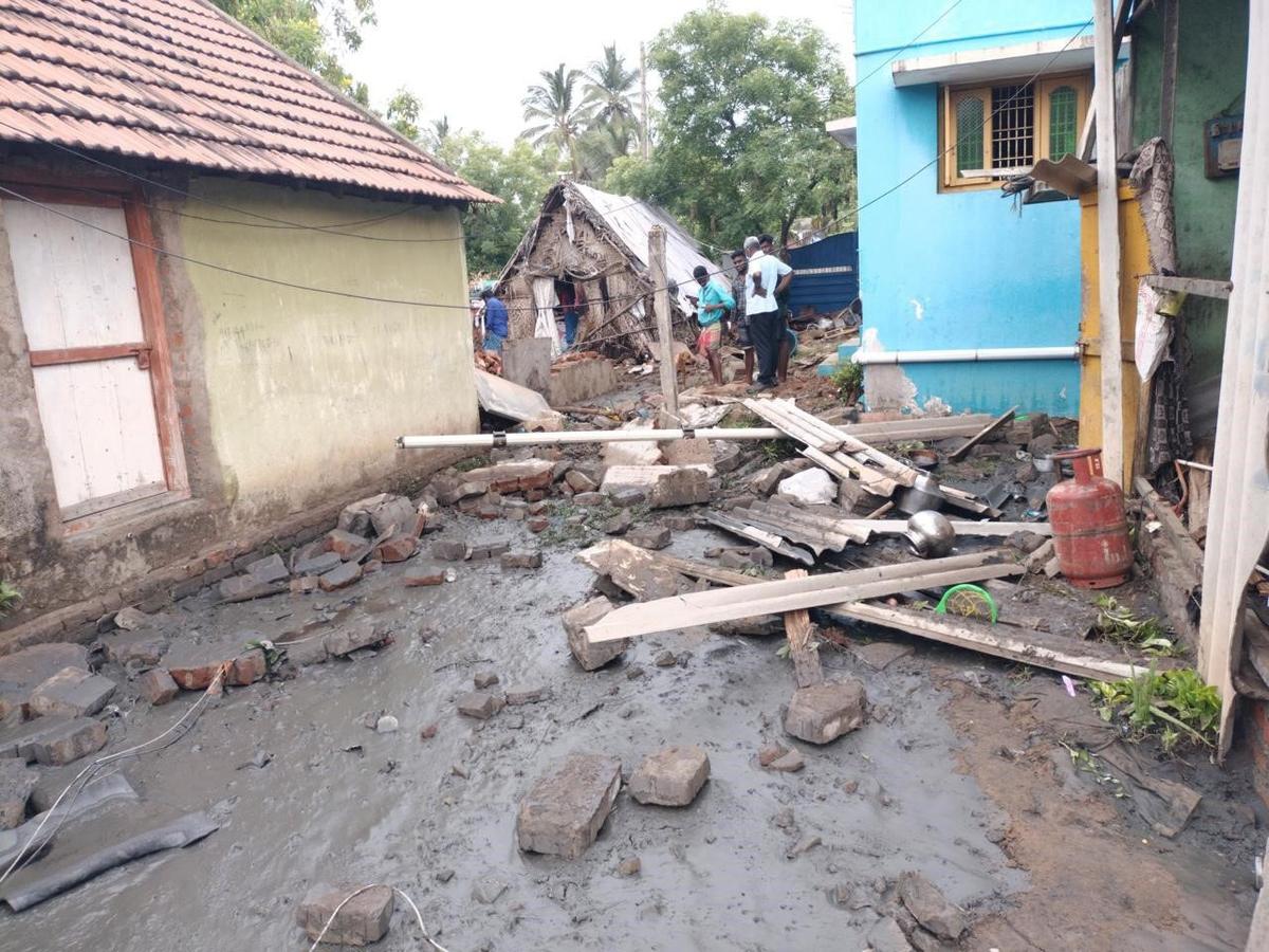 Multiple layers damaged composite walls located near ETP and flooded 20 houses Multiple layers damaged composite walls located near ETP and flooded 20 houses