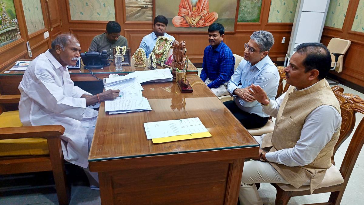 Inland Waterways chief calls on Puducherry Chief Minister