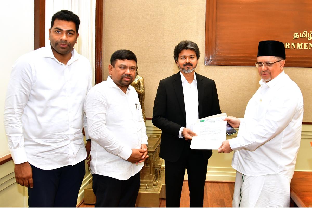 I leader della Indian Union Muslim League (IUML) hanno incontrato il Primo Ministro del Tamil Nadu C. Joseph Vijay presso il Segretariato a Chennai il 21 maggio 2026 I leader della Indian Union Muslim League (IUML) hanno incontrato il Primo Ministro del Tamil Nadu C. Joseph Vijay presso il Segretariato a Chennai il 21 maggio 2026