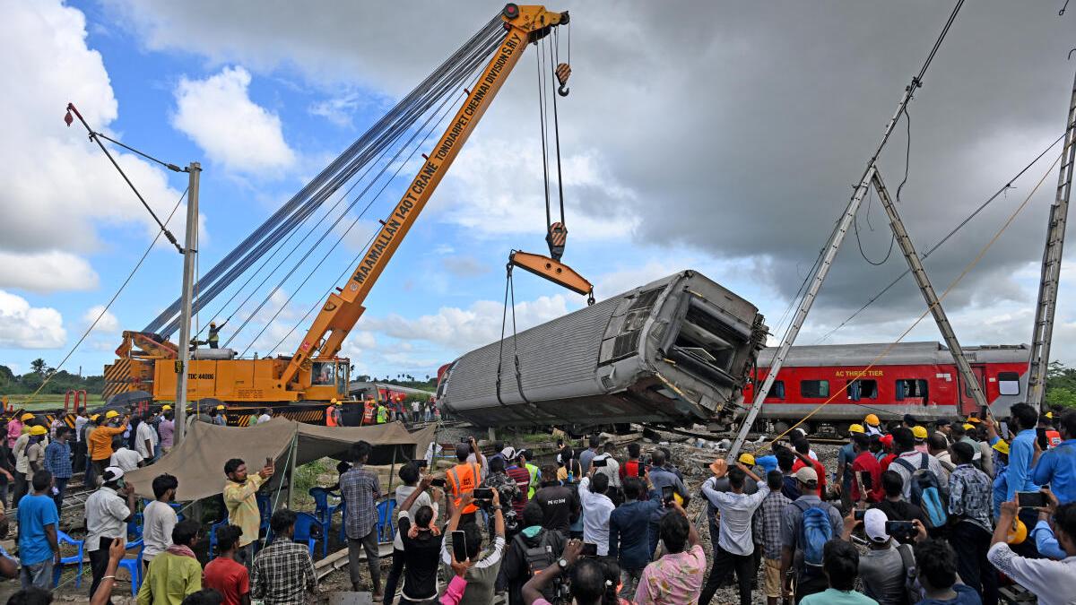 Speedy restoration work helps clear track after train accident