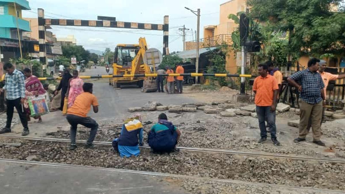 Motorists to take detour as railway gate at Kannamangalam near Vellore closed for track work