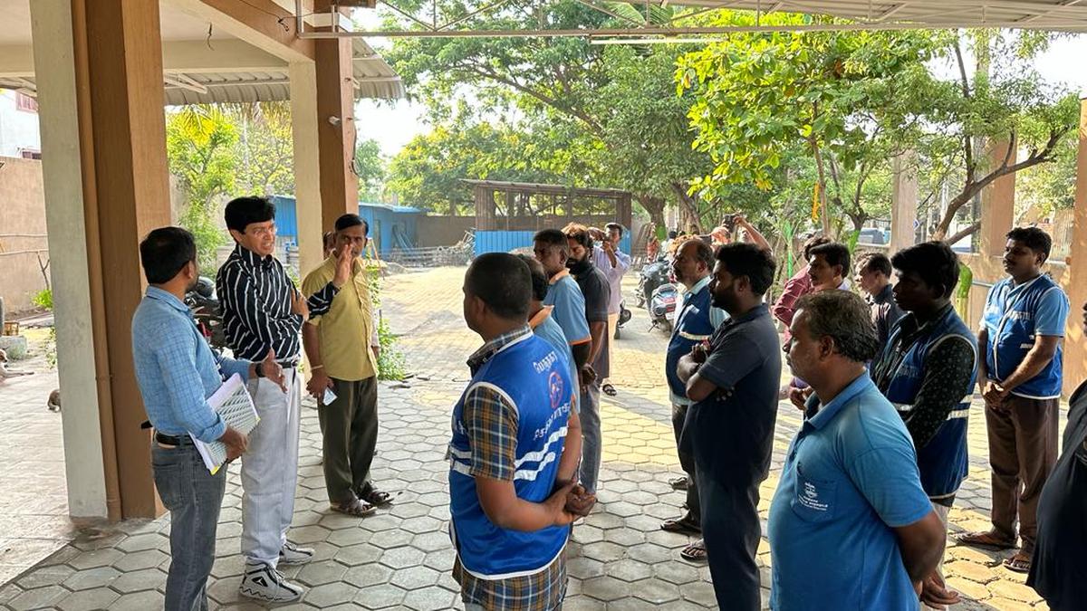 Commissioner conducts surprise inspection in Sholinganallur