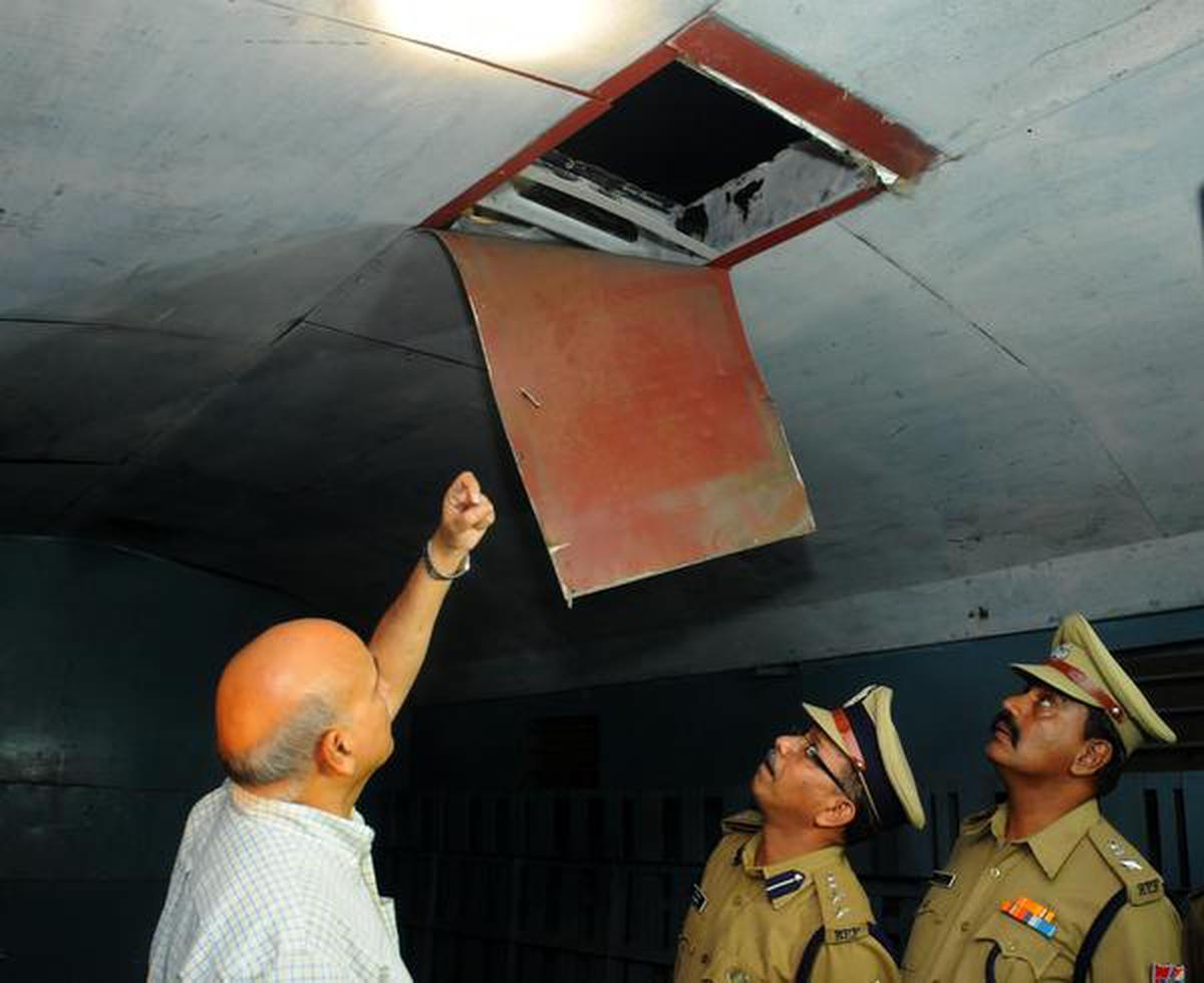 Crime Branch CID of Tamil Nadu police cracks Salem train robbery case - The  Hindu