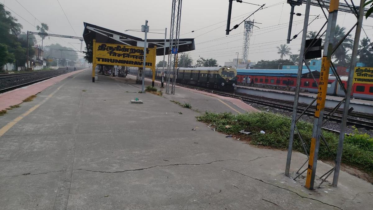 Residents beyond suburbs want eight-car MEMU to be replaced with 12-car rakes